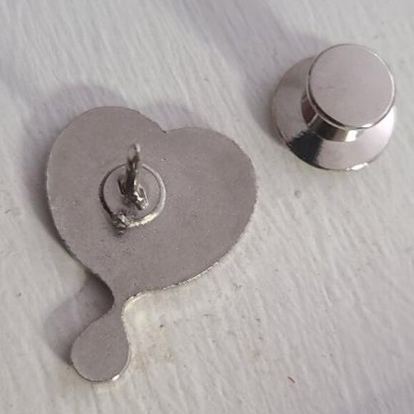 Blood Drive Four 4  Gallon Award Vintage Lapel Pin Tie Tack - Bleeding Heart Pin - Picture 4 of 4